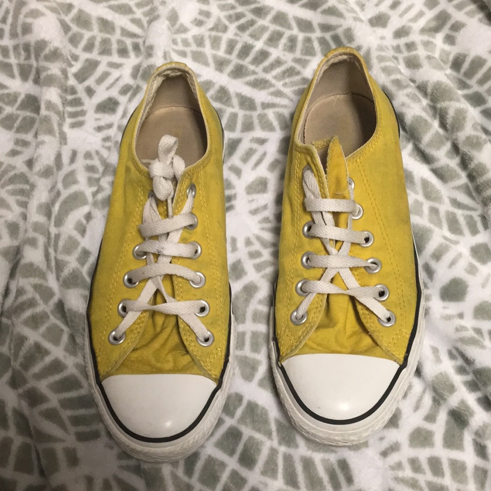 Yellow converse